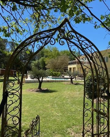 L'Eveil En Provence Bed & Breakfast Entrecasteaux ภายนอก รูปภาพ