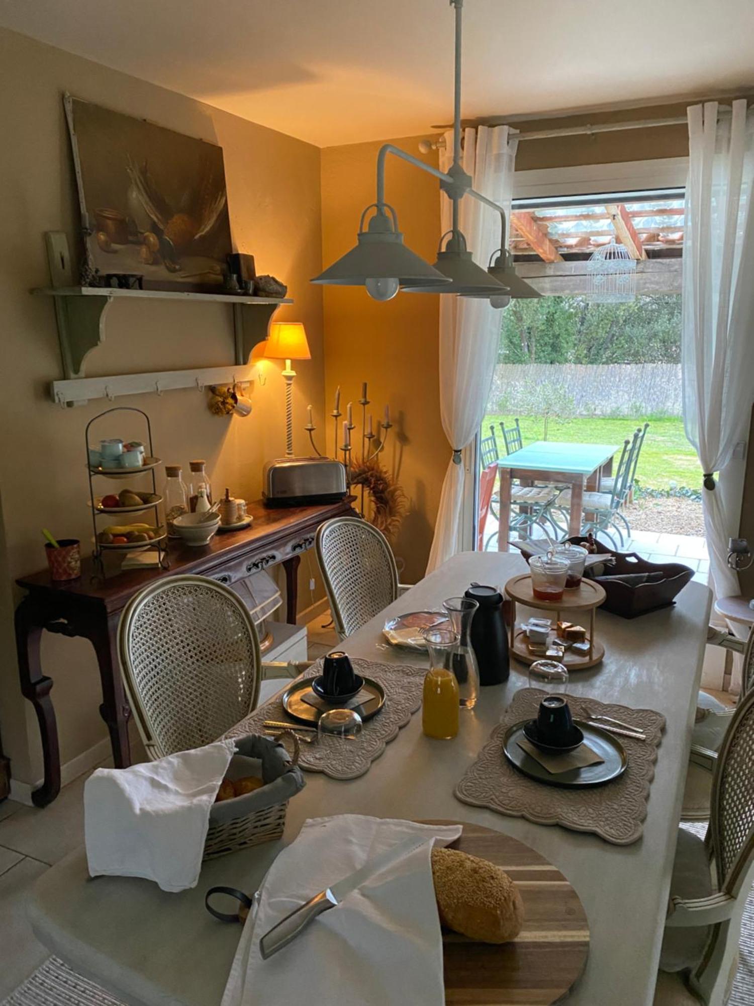 L'Eveil En Provence Bed & Breakfast Entrecasteaux ภายนอก รูปภาพ